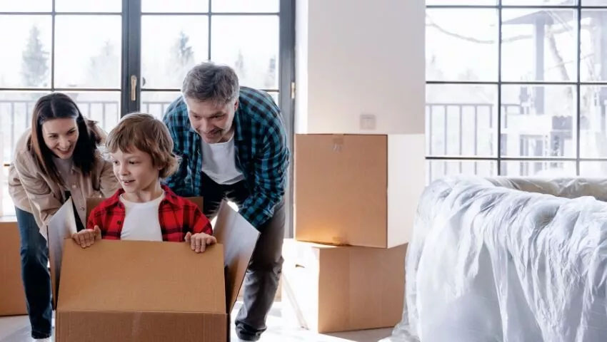 how-to-find-home-insurance mom and dad unpacking box with child